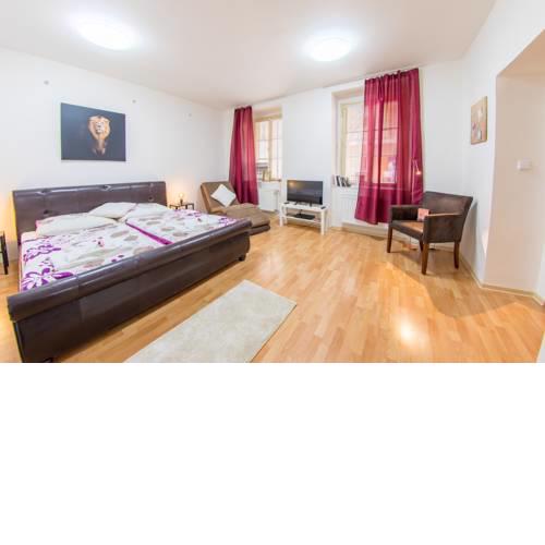 2 Bedroom Old Town Apartment