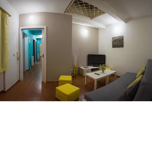 2bdrm flat with FREE Parking and WiFi 10min to Center