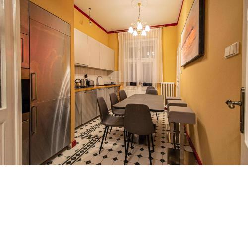 4 Bedrooms 130m2 apartment at the Main City Square