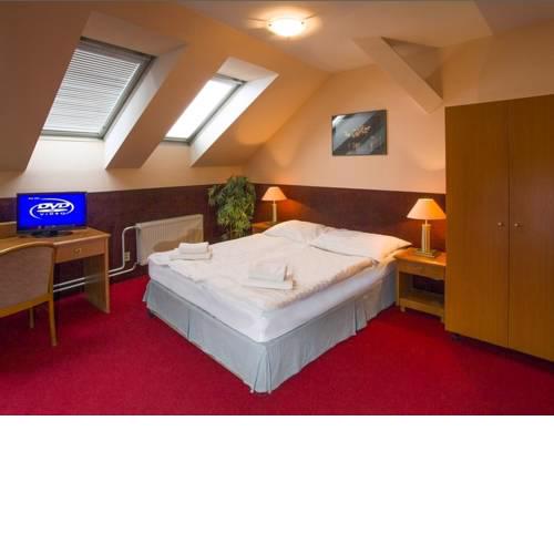 A Plus Hotel & Hostel