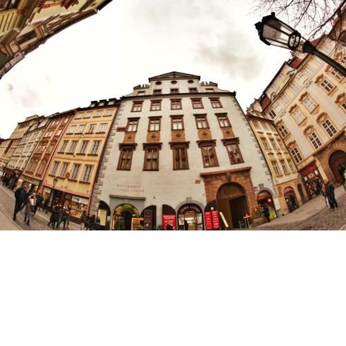 Alexandra Old town square apartments 18-23ppl