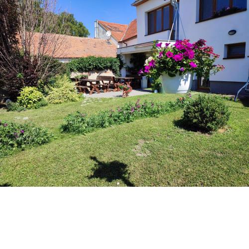 Apartmá u Kytišky, s velkou zahradou