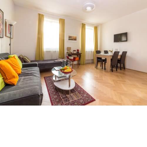 Art Apartment with garage