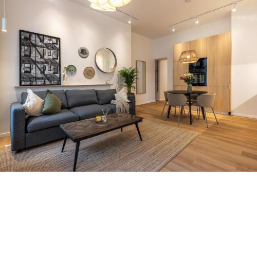 Boho Renovated Apartment Close to National Theather