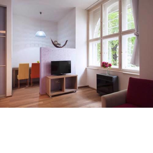 Brand new Family apt. Center/metro top location