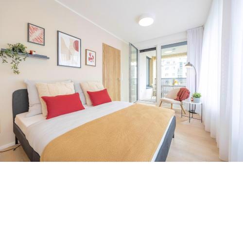 Bright 2BR - 5th floor, Balcony, Free Parking by Gravity Prague