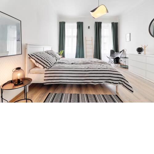 Bright Designer Appt near Centre