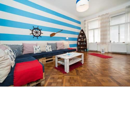 Central Nautical Apartment / 2BR for 10 / National Museum