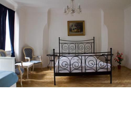 Charles Bridge Suite 2