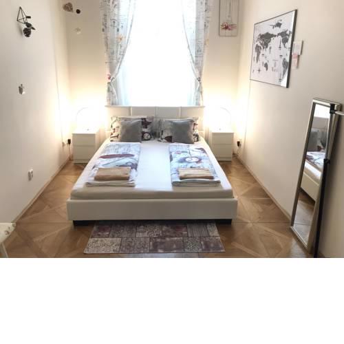 Charming apartment in heart of Prague. Shopping & Sightseeings nearby
