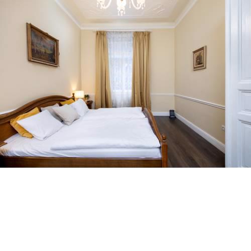 Classy Old Town Suite #41