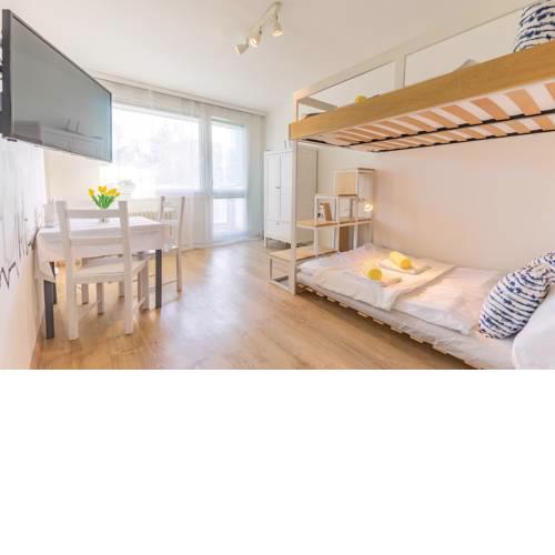 Cozy & Homely Studio with Balcony and Park View