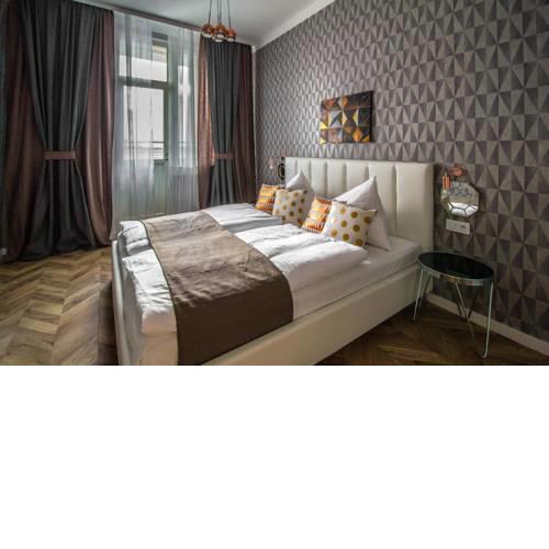 Executive Bright Apt. by Ruterra
