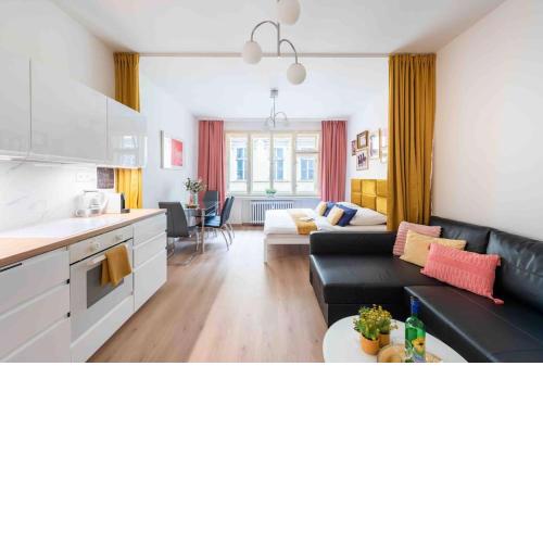 GOLDEN SUNNY APARTMENT, CENTRE, for 3 people
