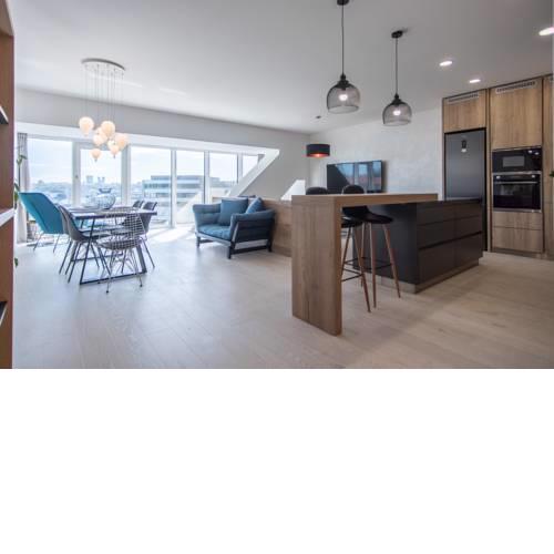 Gorgeous two bedroom apartment w/ city view and private parking by easyBNB