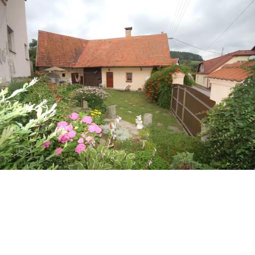 Holiday home in Zalezly/Böhmerwald 38415