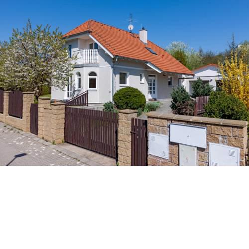 IdyllicPrague Cherry Tree Cottage