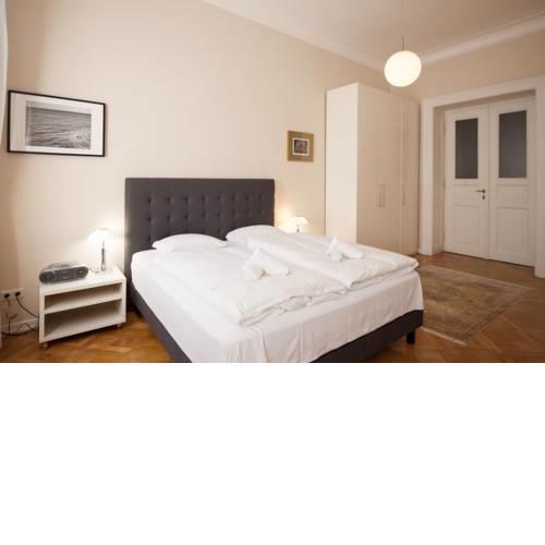 Lovely City View Apartment Next To National Museum by easyBNB
