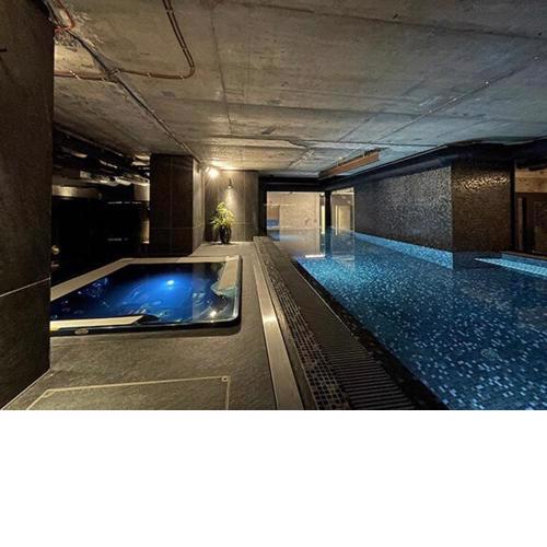 Luxury studio with pool, sauna, jacuzzi, gym, balcony