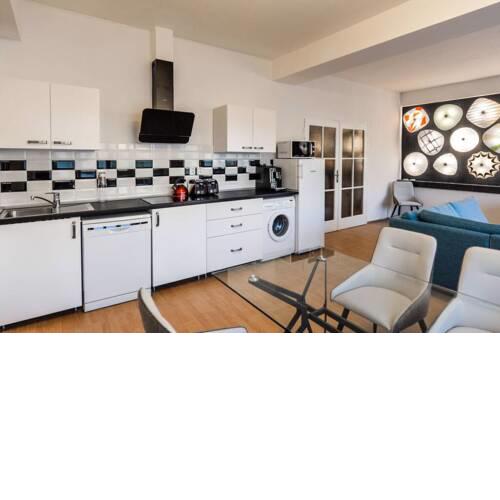 Modern central apartment (5 bedrooms + big living room)