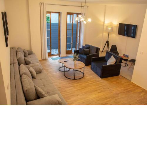 New City Centre Garden Apartment - Central Location