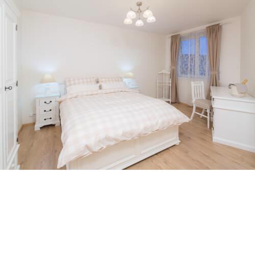 Quaint Riverside White