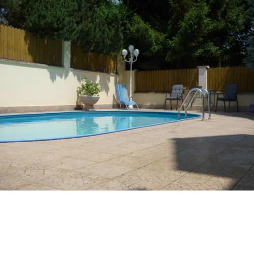 Relax apartment with swimming pool close to centre