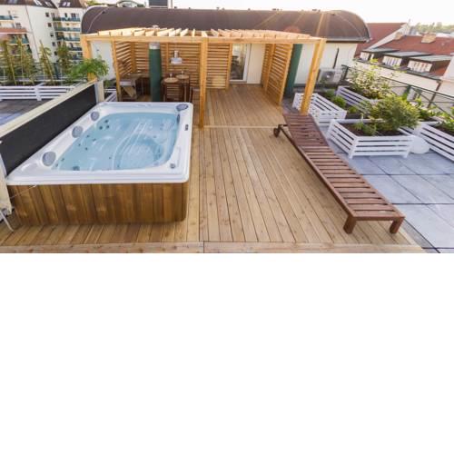 Romantic studio with jacuzzi