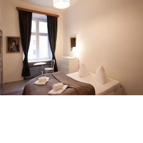 Spacious 3 Bedroom Apartment in Vinohrady by easyBNB