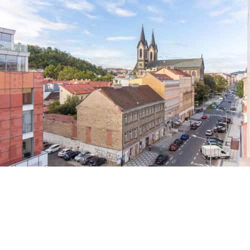 Spacious One Bedroom Apartment 15 min walk to the centre