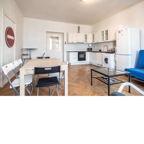 Spacious Three Bedroom Apartment in Vinohrady by easyBNB