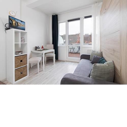 Studio with Balcony & Parking near Centre