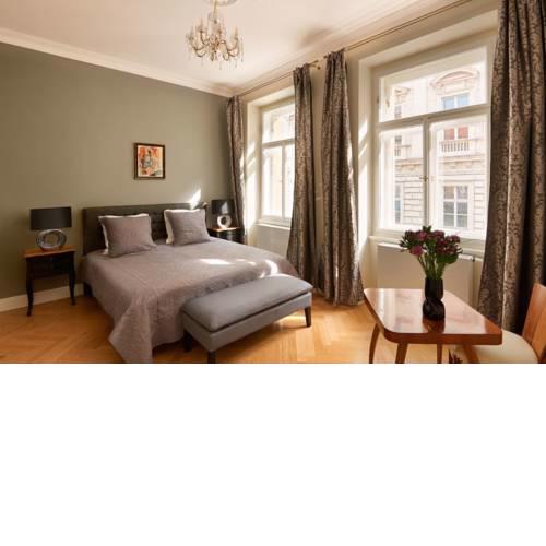 Truhlarska Large Apartment (3 bedrooms & 2 bathrooms)