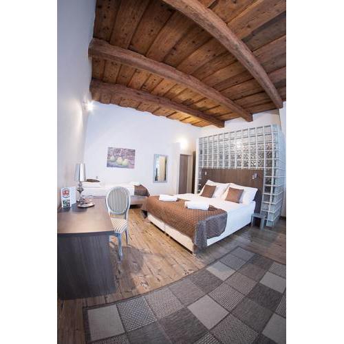 U Tří hrušek Suites & Apartments