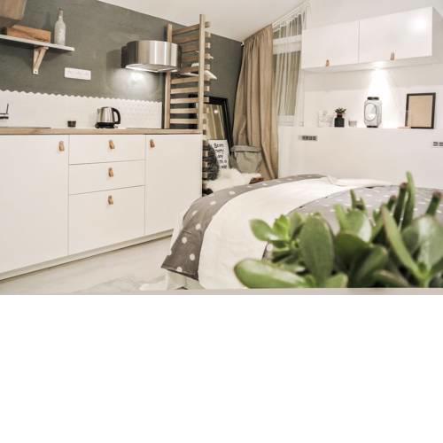 Umelecka 7 Apartment
