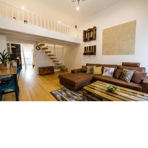 Unique duplex apartment in the city centre for 7 people by easyBNB