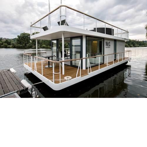 VIPliving Houseboat