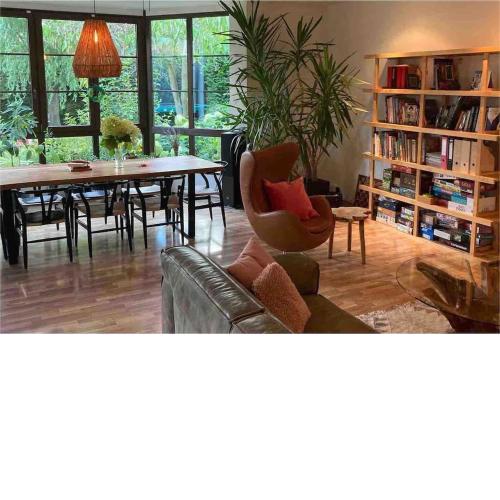 Spacious villa with an outdoor pool in Černošice